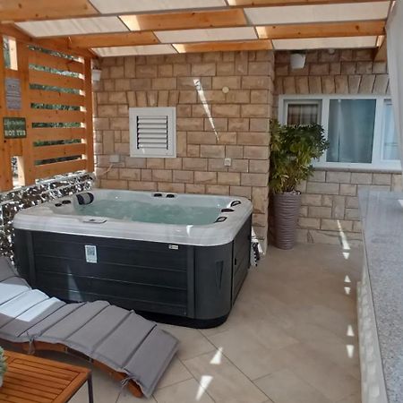 Holiday Home Peran Grebastica Luaran gambar