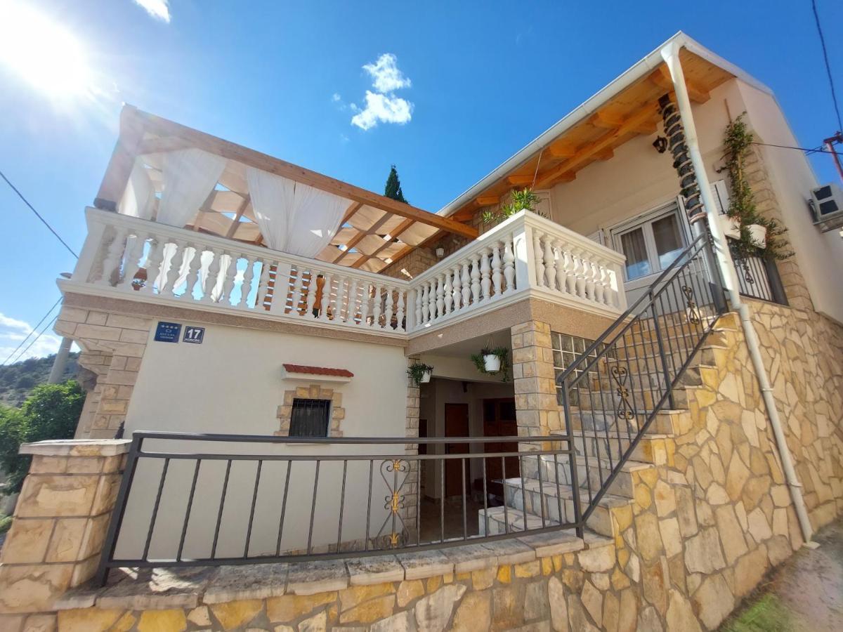 Holiday Home Peran Grebastica Luaran gambar