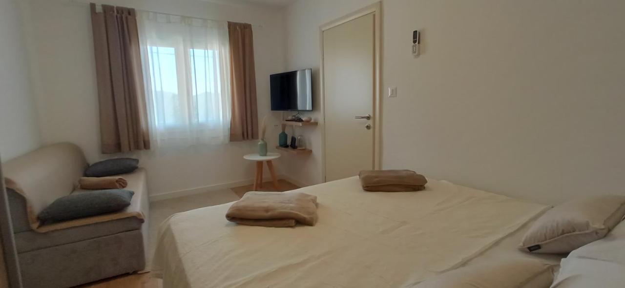 Holiday Home Peran Grebastica Luaran gambar
