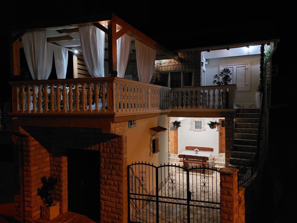 Holiday Home Peran Grebastica Luaran gambar