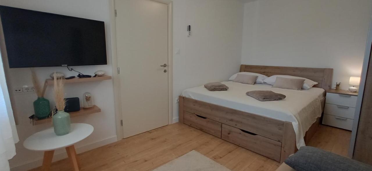 Holiday Home Peran Grebastica Luaran gambar
