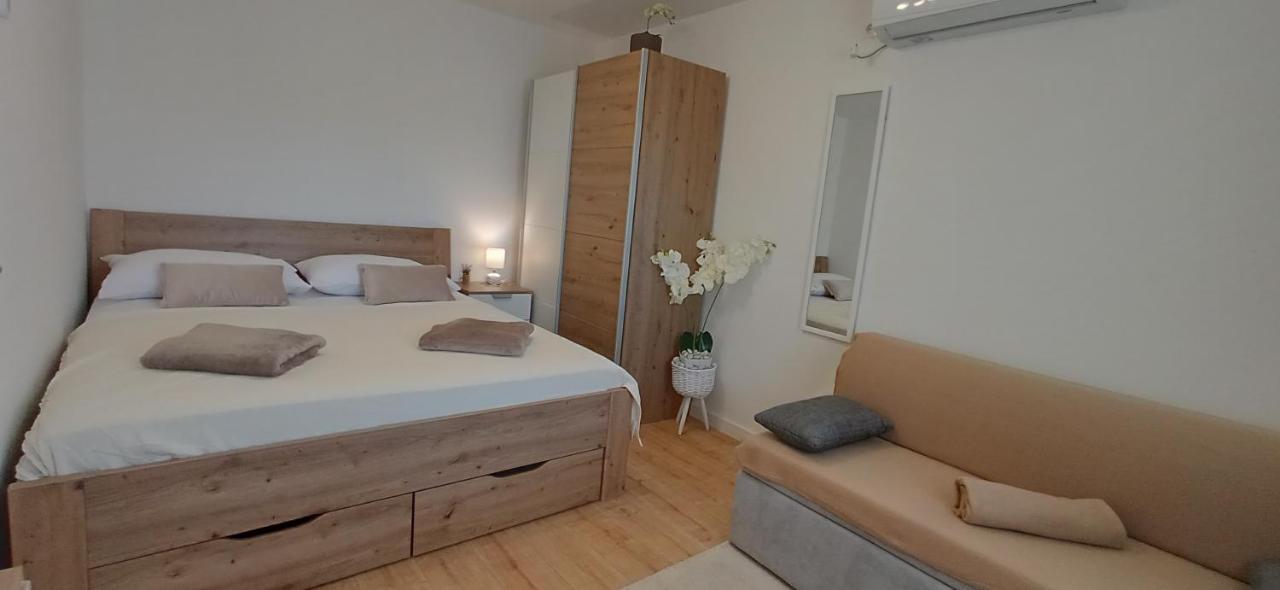 Holiday Home Peran Grebastica Luaran gambar