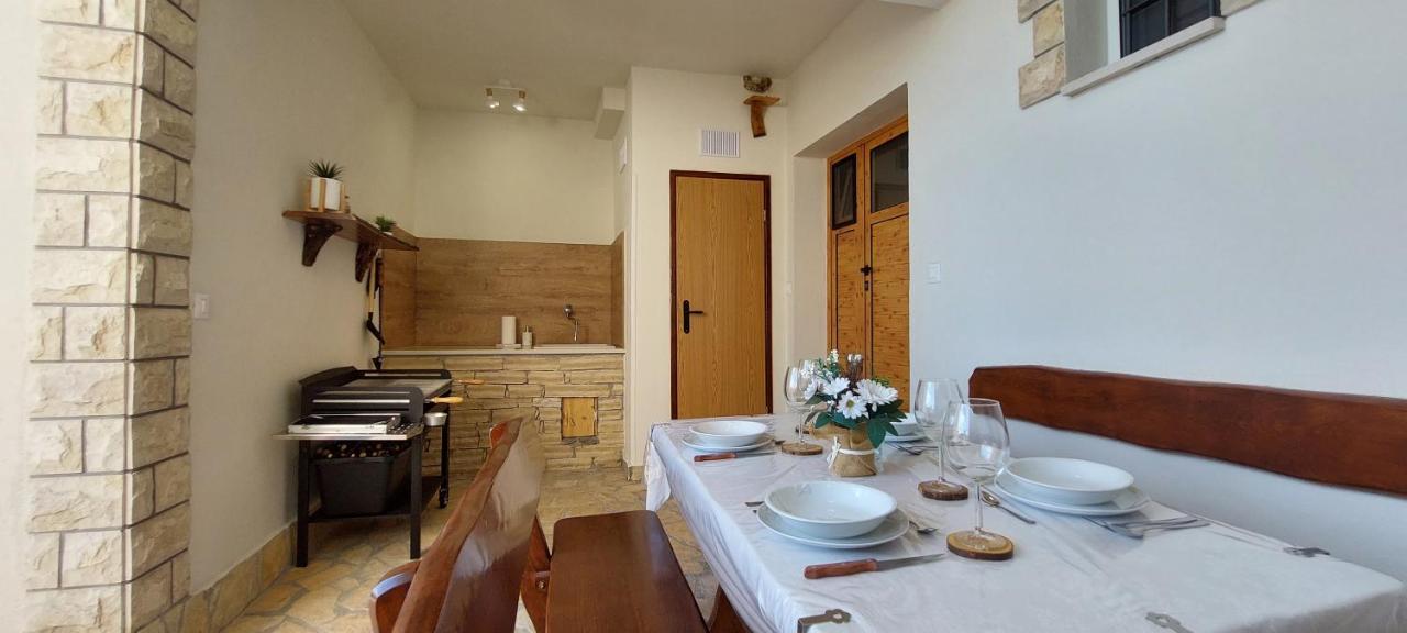 Holiday Home Peran Grebastica Luaran gambar