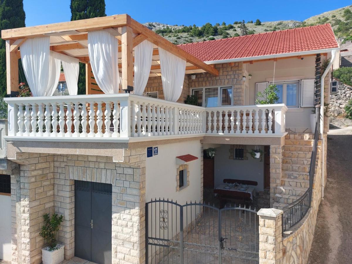 Holiday Home Peran Grebastica Luaran gambar