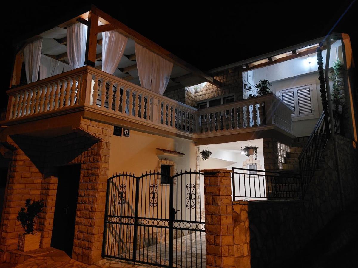 Holiday Home Peran Grebastica Luaran gambar