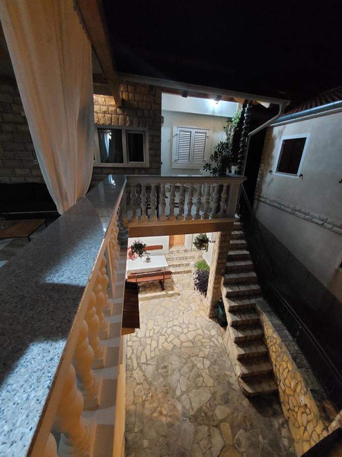 Holiday Home Peran Grebastica Luaran gambar